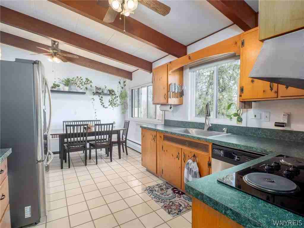 2392 N Maple Ave - Photo 7 of 26