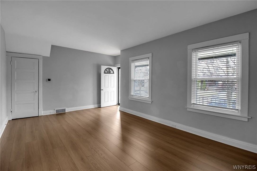 800 Amherst St - Photo 7 of 34