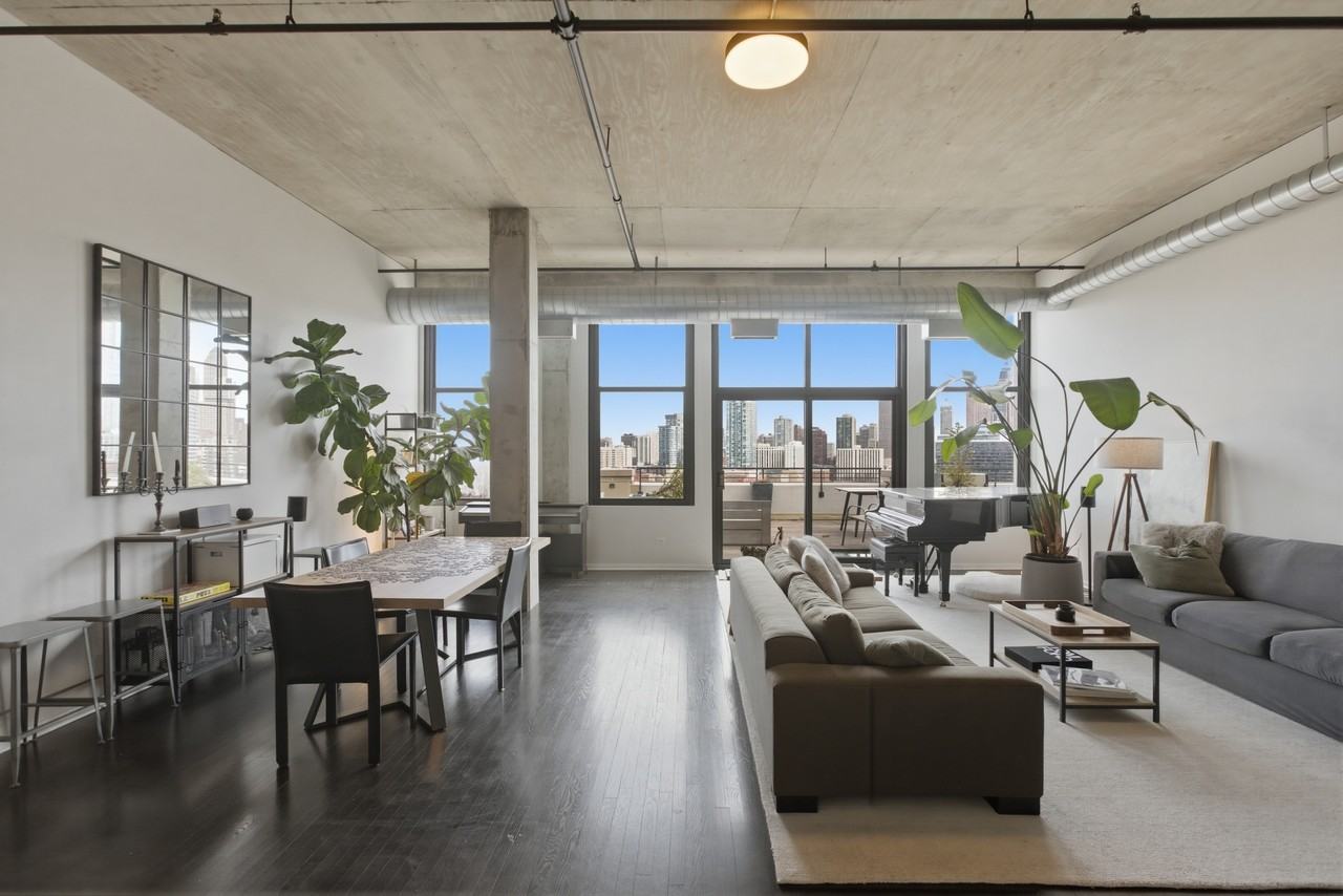 900 N Kingsbury St #1166 - Photo 2 of 20