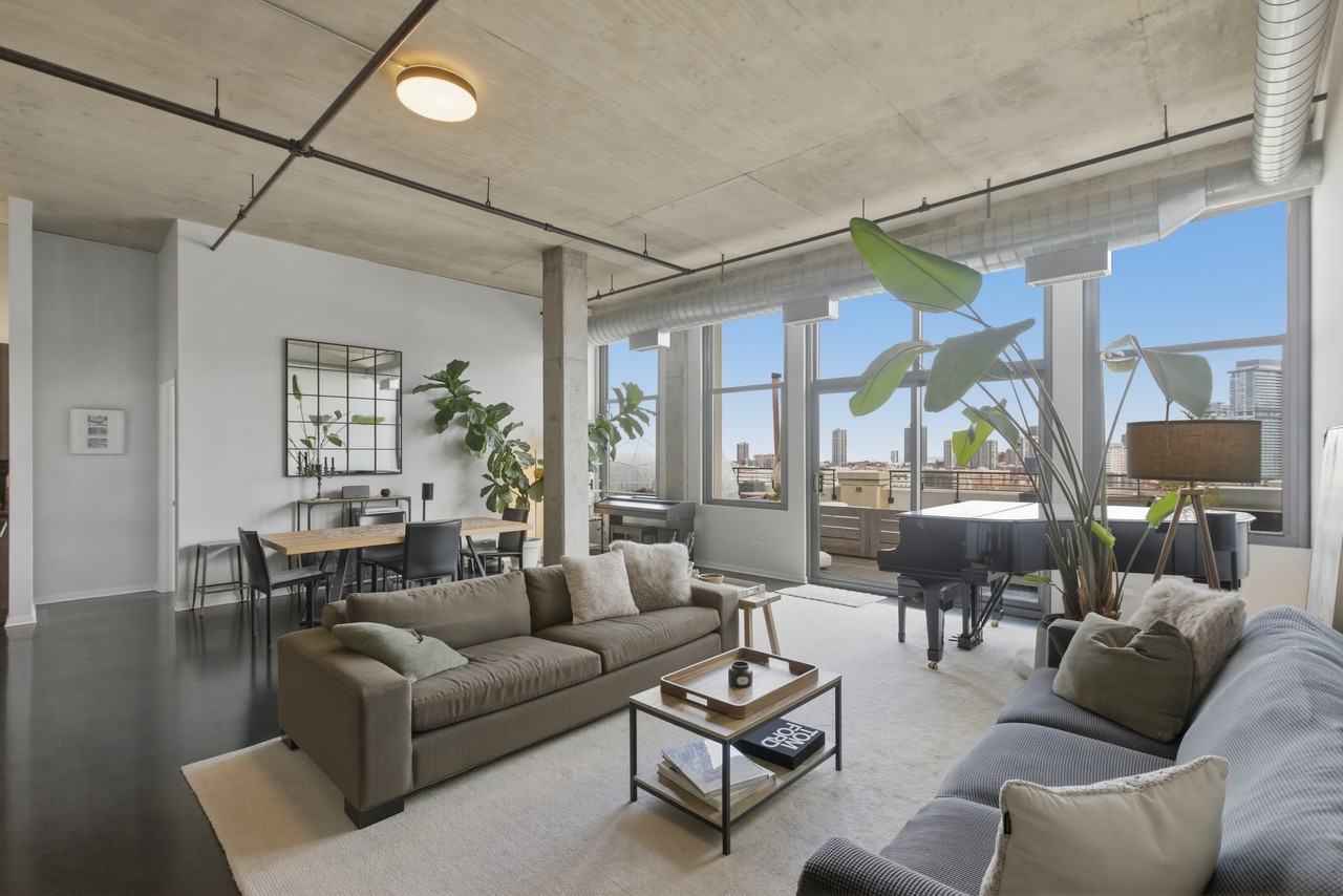 900 N Kingsbury St #1166 - Photo 3 of 20