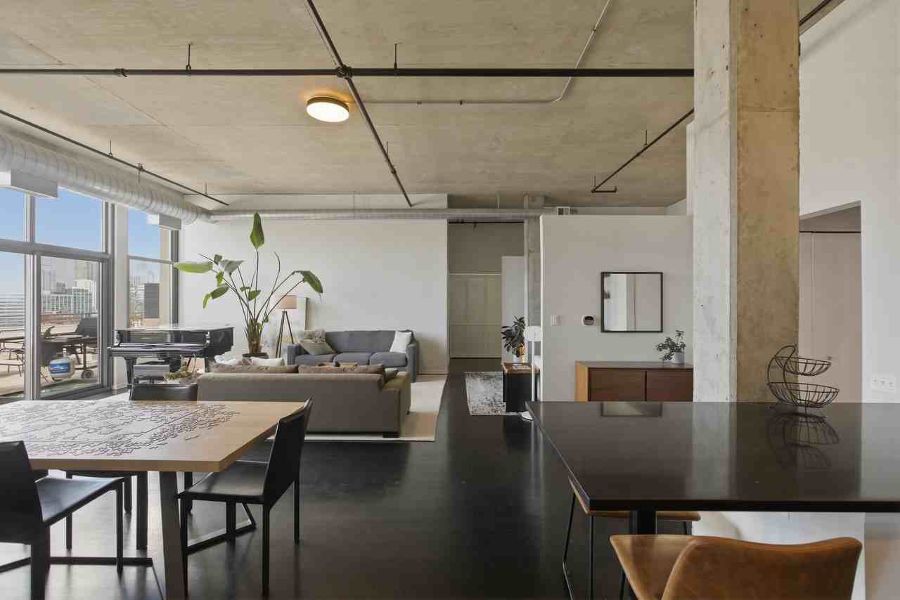 900 N Kingsbury St #1166 - Photo 5 of 20