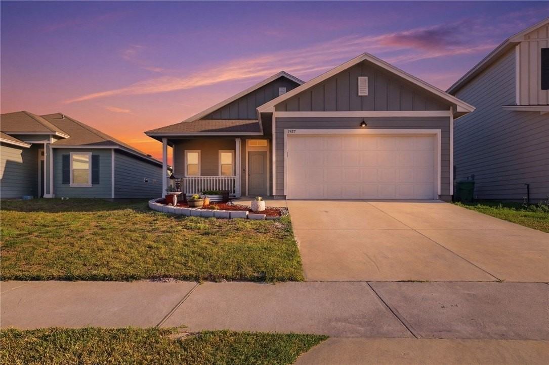 1927 Estes Flats Dr - Photo 2 of 23