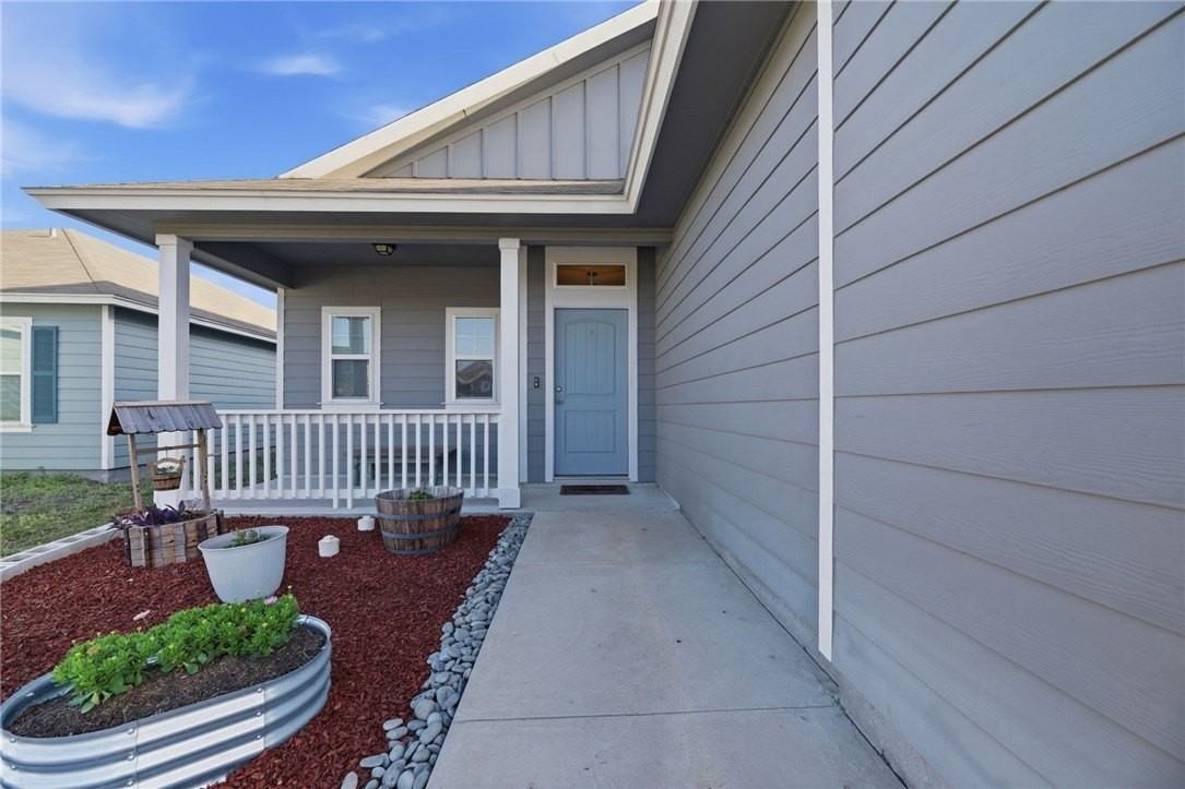 1927 Estes Flats Dr - Photo 3 of 23