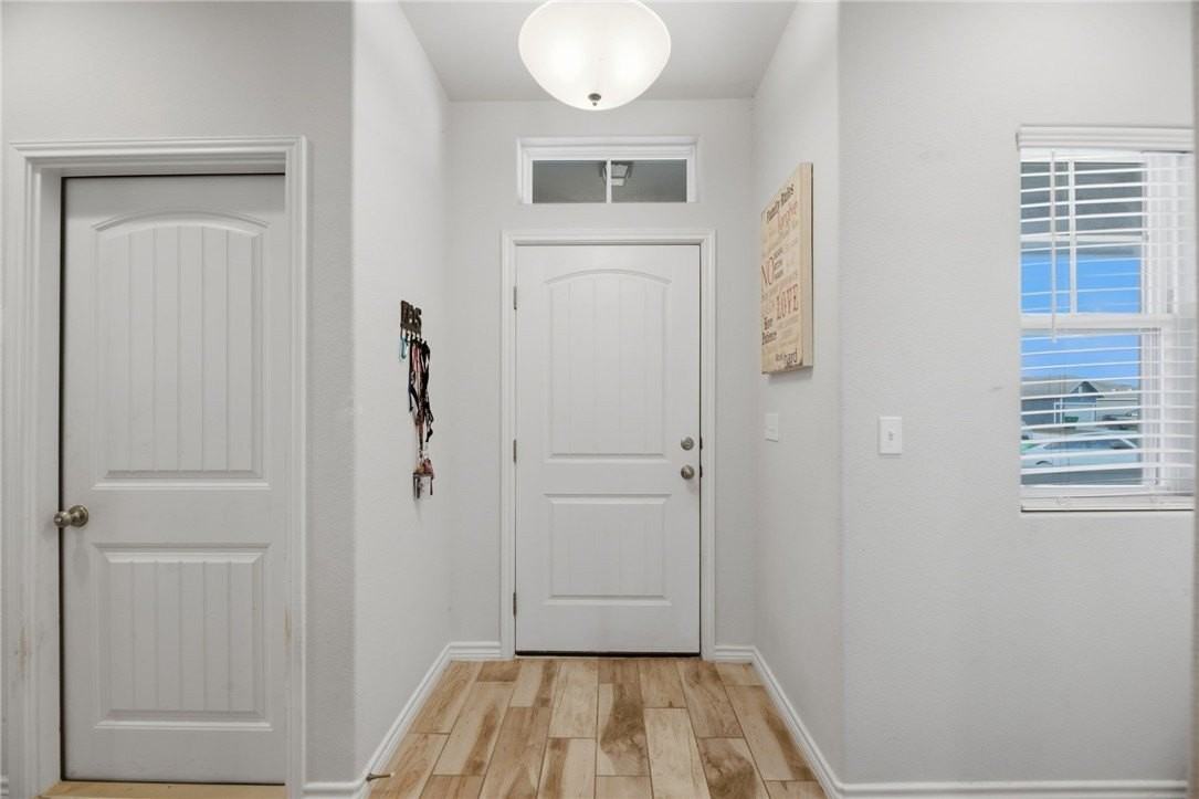 1927 Estes Flats Dr - Photo 4 of 23