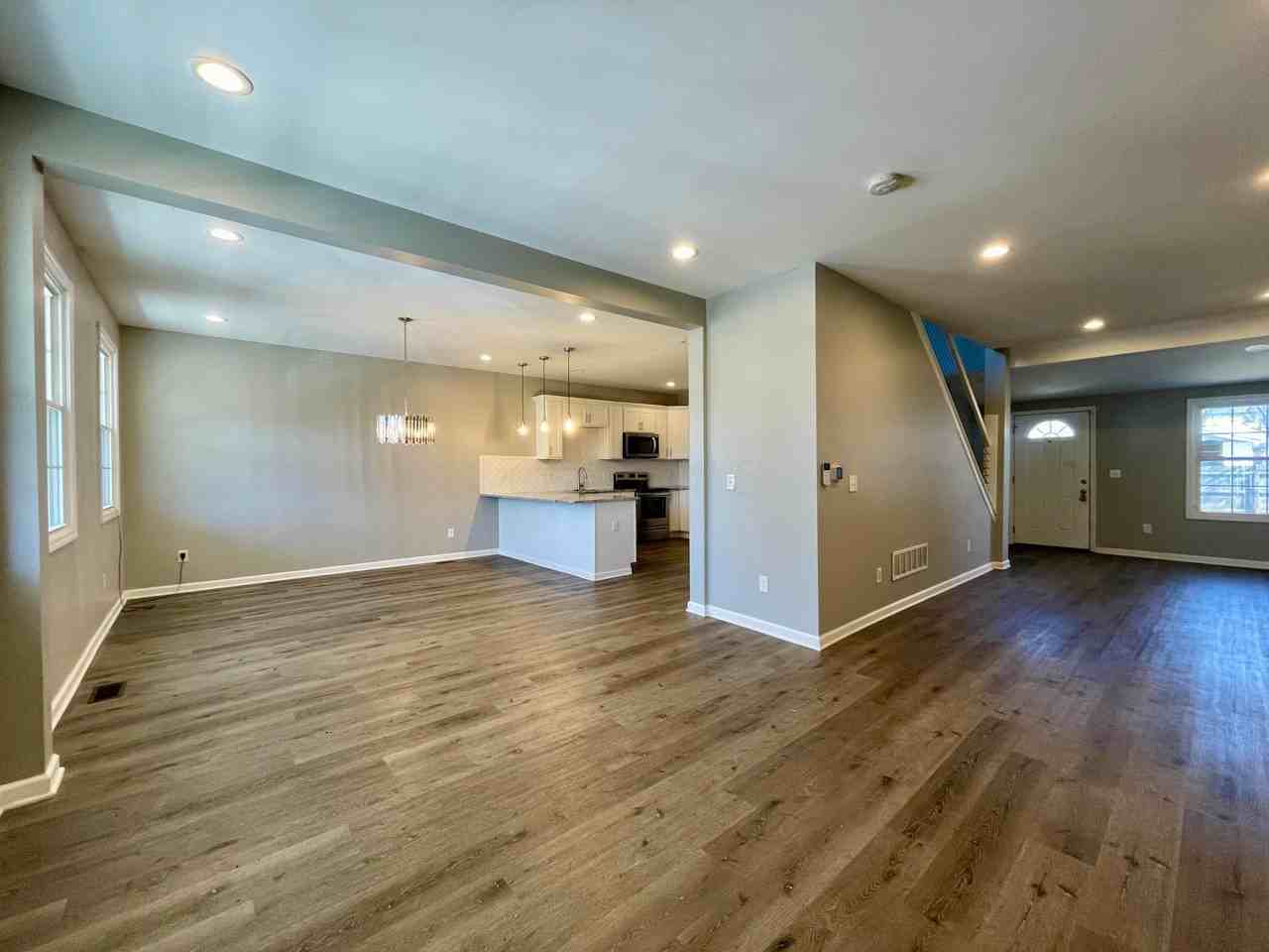 240 S Princeton Ave - Photo 2 of 15