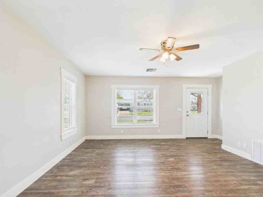 108 S Olive St - Photo 4 of 19