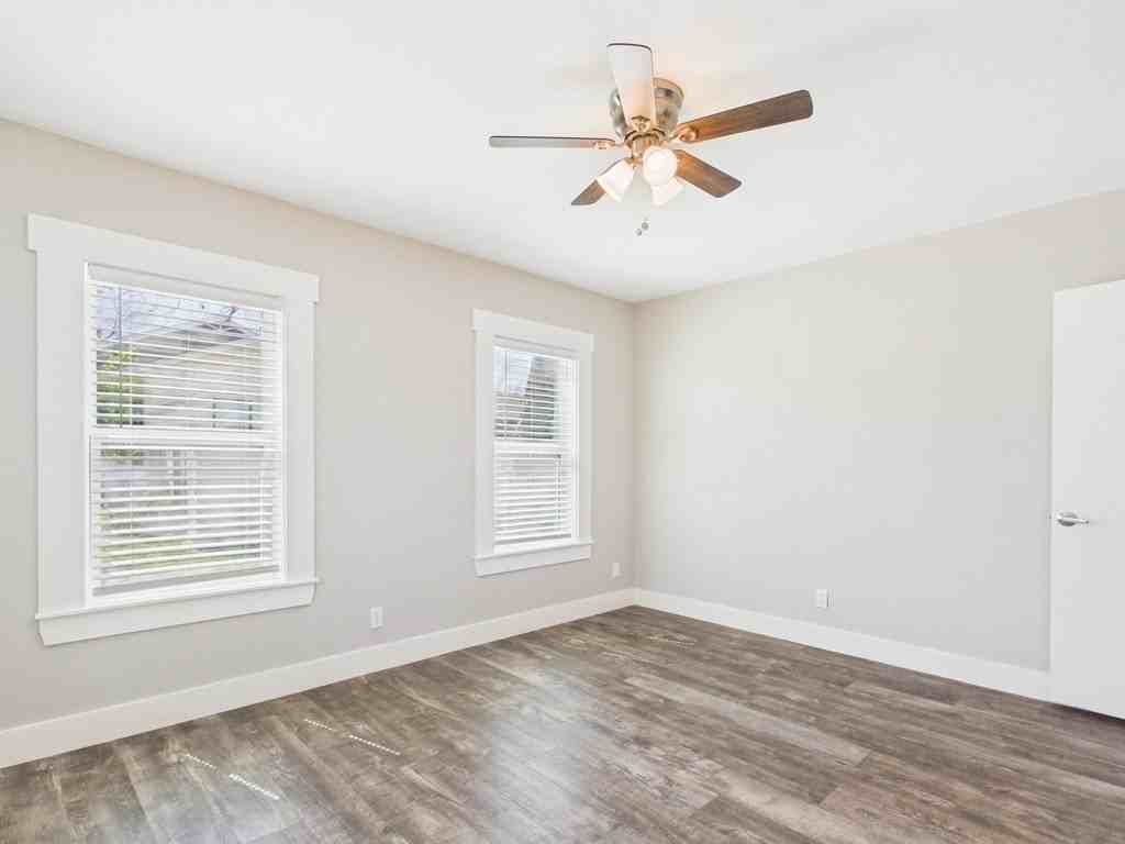 108 S Olive St - Photo 7 of 19