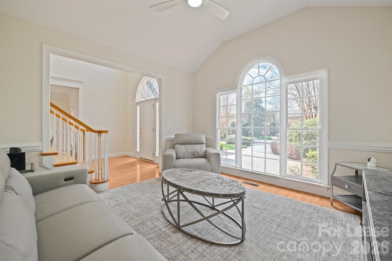 12004 Camargo Ct - Photo 4 of 39