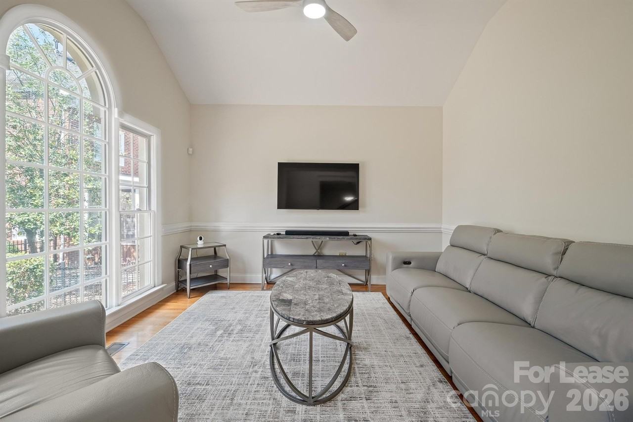 12004 Camargo Ct - Photo 5 of 39