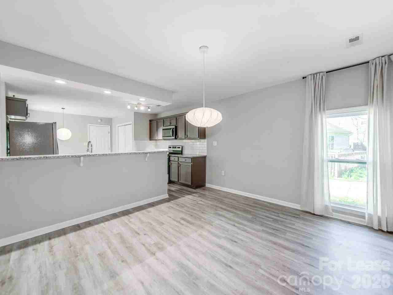 8242 Walnut Creek Ln - Photo 7 of 31