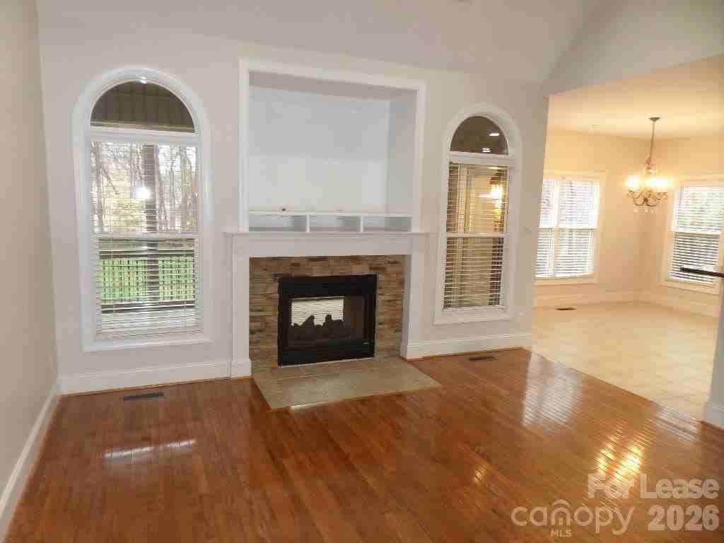 421 Greenbay Rd - Photo 2 of 17