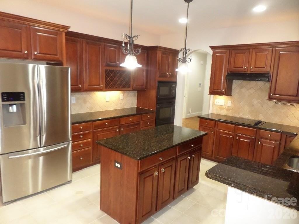 421 Greenbay Rd - Photo 3 of 17