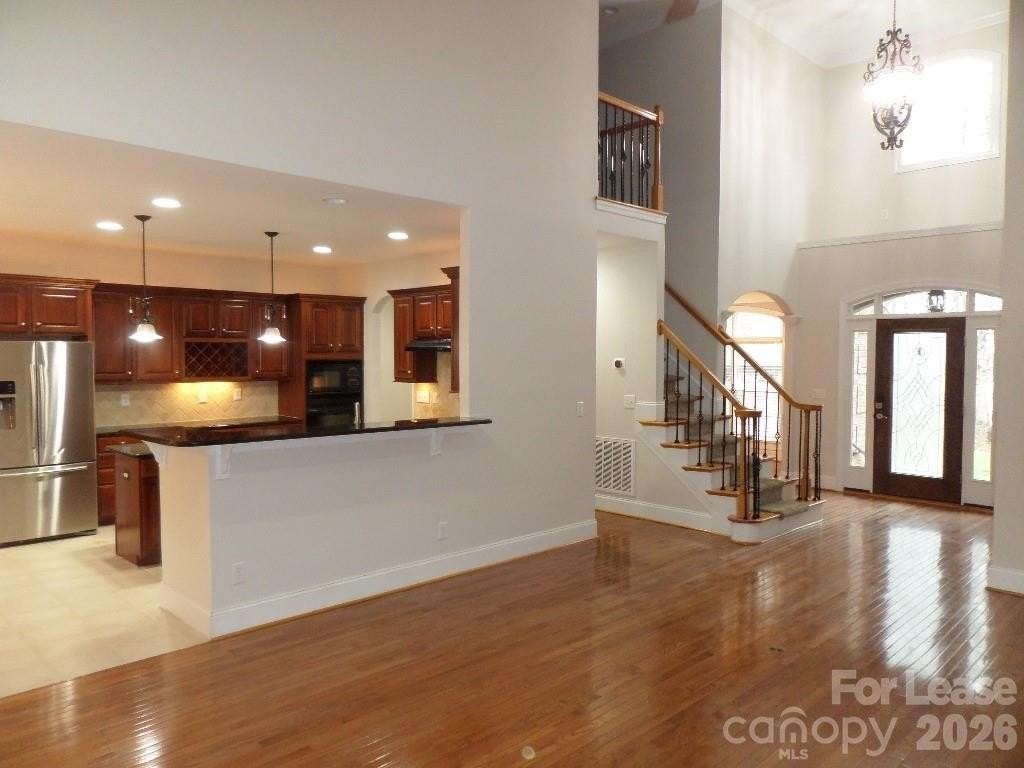 421 Greenbay Rd - Photo 5 of 17