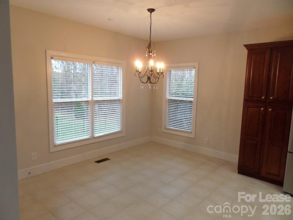 421 Greenbay Rd - Photo 6 of 17