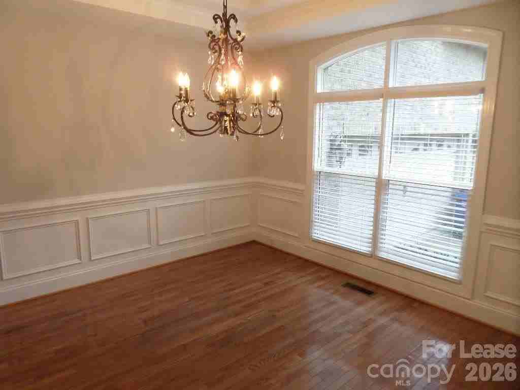 421 Greenbay Rd - Photo 7 of 17