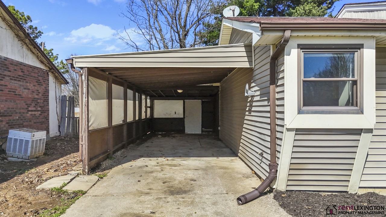 3186 Beaver Creek Dr #1 - Photo 4 of 32