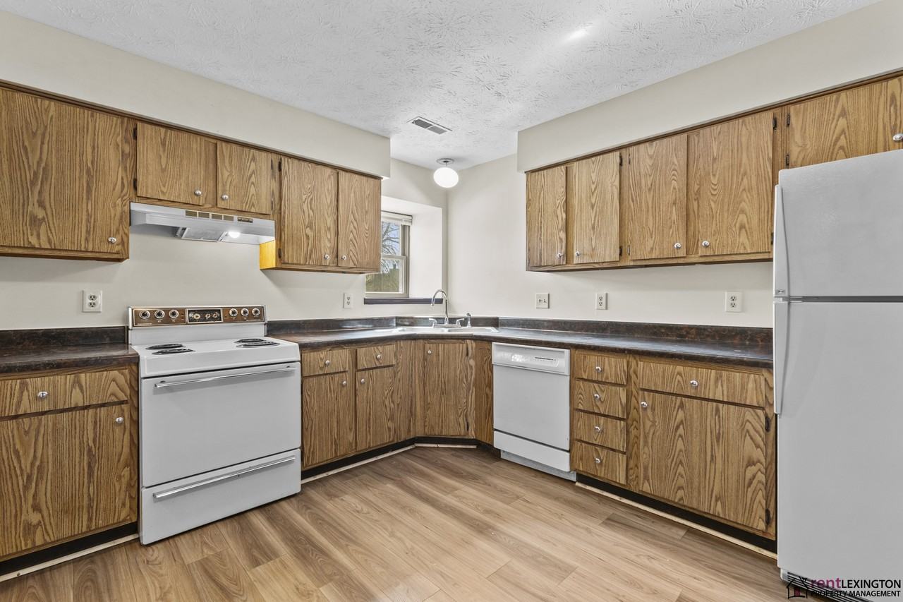 3186 Beaver Creek Dr #1 - Photo 5 of 32