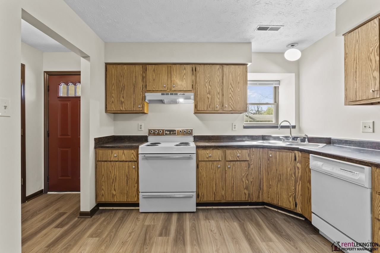 3186 Beaver Creek Dr #1 - Photo 6 of 32