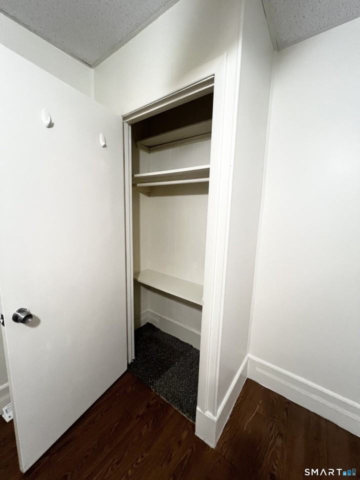 696 Main St - Photo 3 of 6