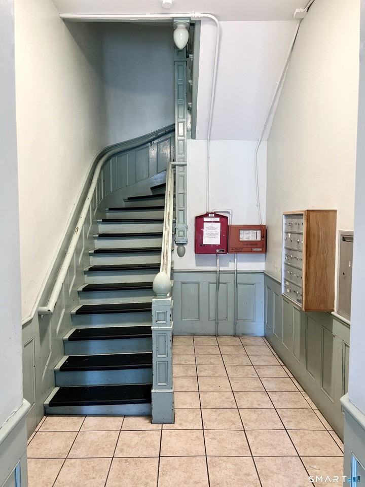 696 Main St - Photo 4 of 6