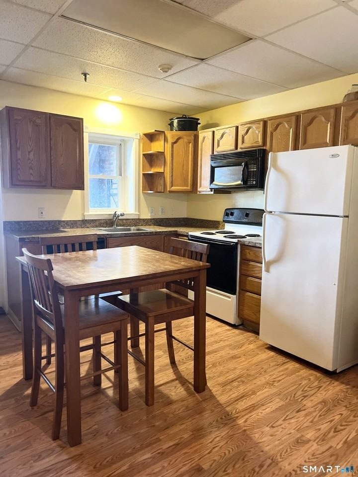 696 Main St - Photo 5 of 6