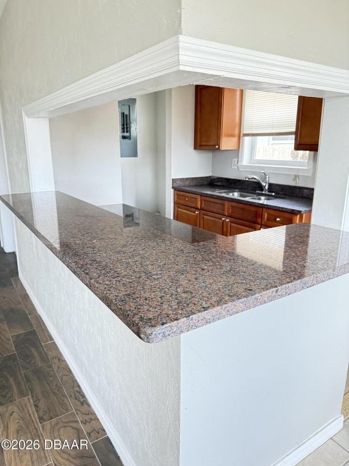 548 S Caroline St - Photo 2 of 15