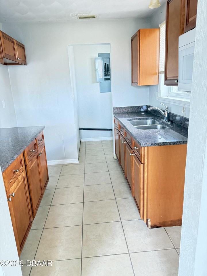 548 S Caroline St - Photo 3 of 15