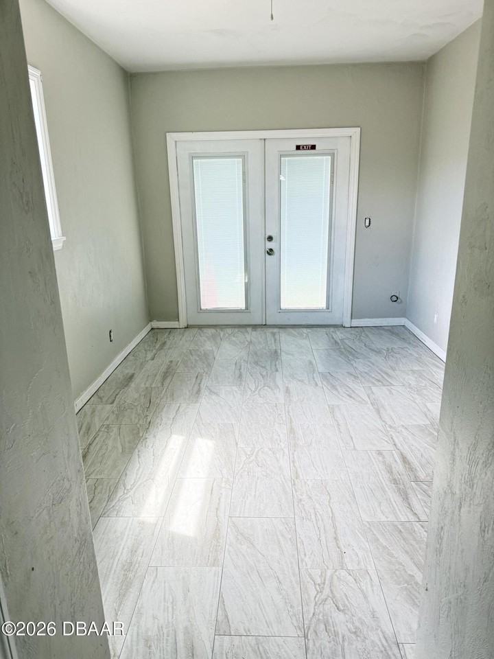 548 S Caroline St - Photo 7 of 15