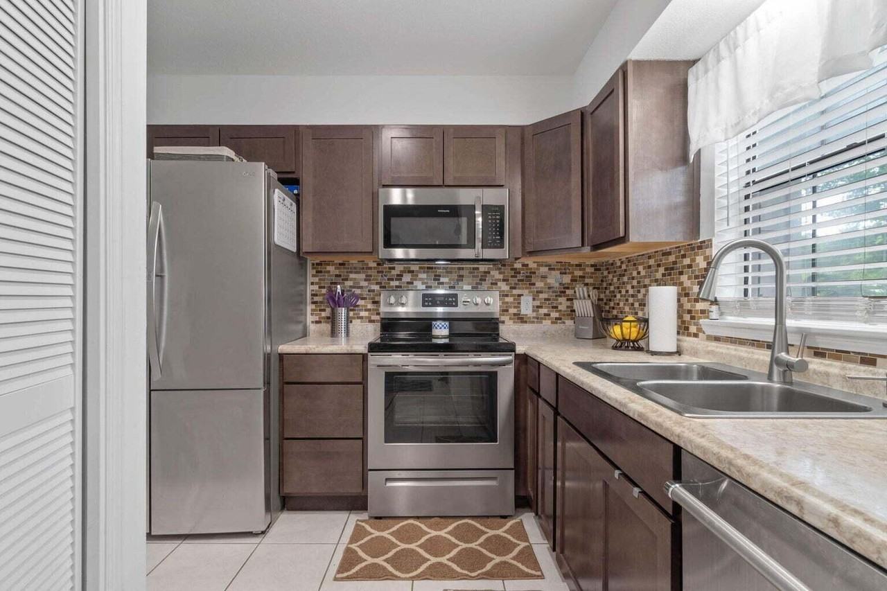 216 Cloverdale Blvd #C - Photo 4 of 11