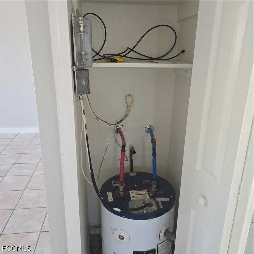 1818 Sw Santa Barbara Pl Apt 2 - Photo 3 of 15