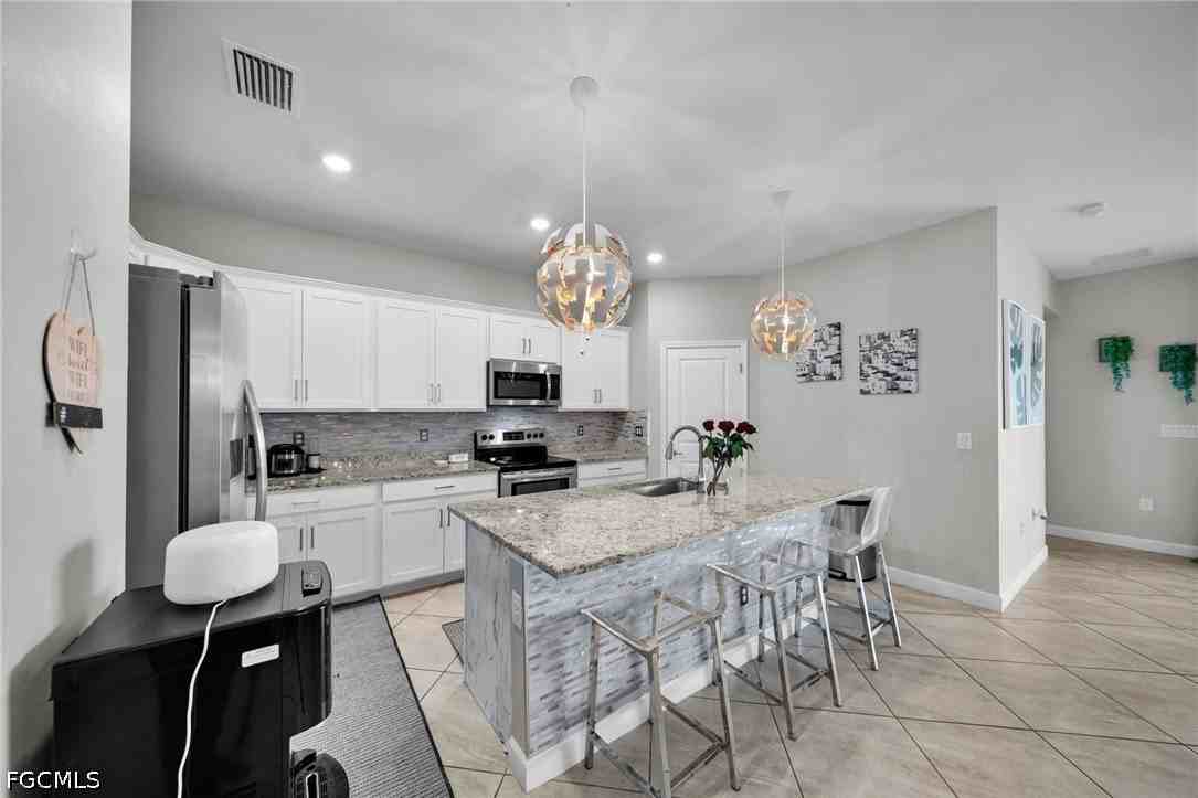 13846 Pine Lodge Ln - Photo 4 of 39