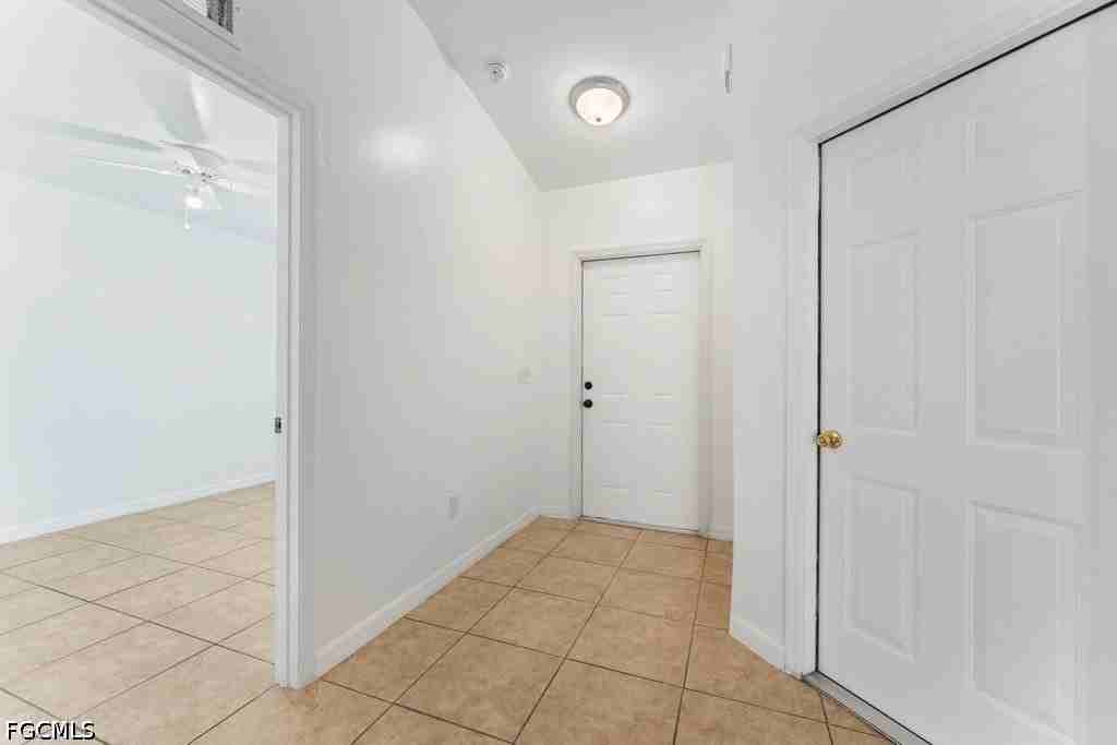 1054 Se 10th St - Photo 3 of 19