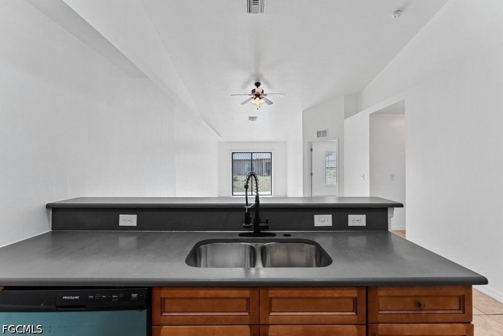 1054 Se 10th St - Photo 5 of 19