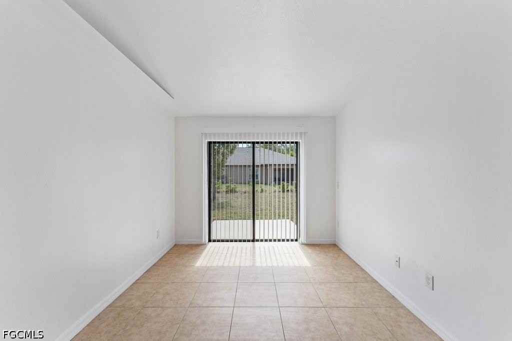 1054 Se 10th St - Photo 6 of 19