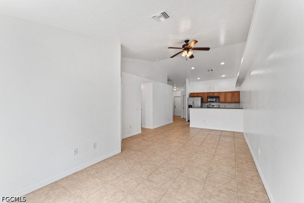 1054 Se 10th St - Photo 7 of 19