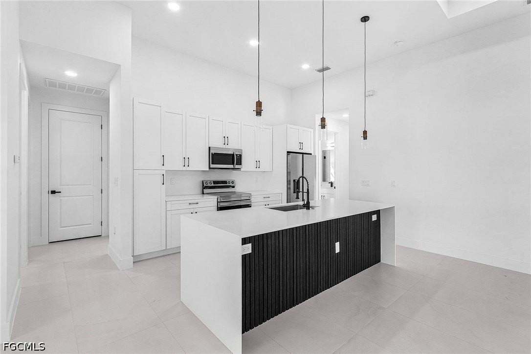 417 Sw 23rd Ter - Photo 7 of 32