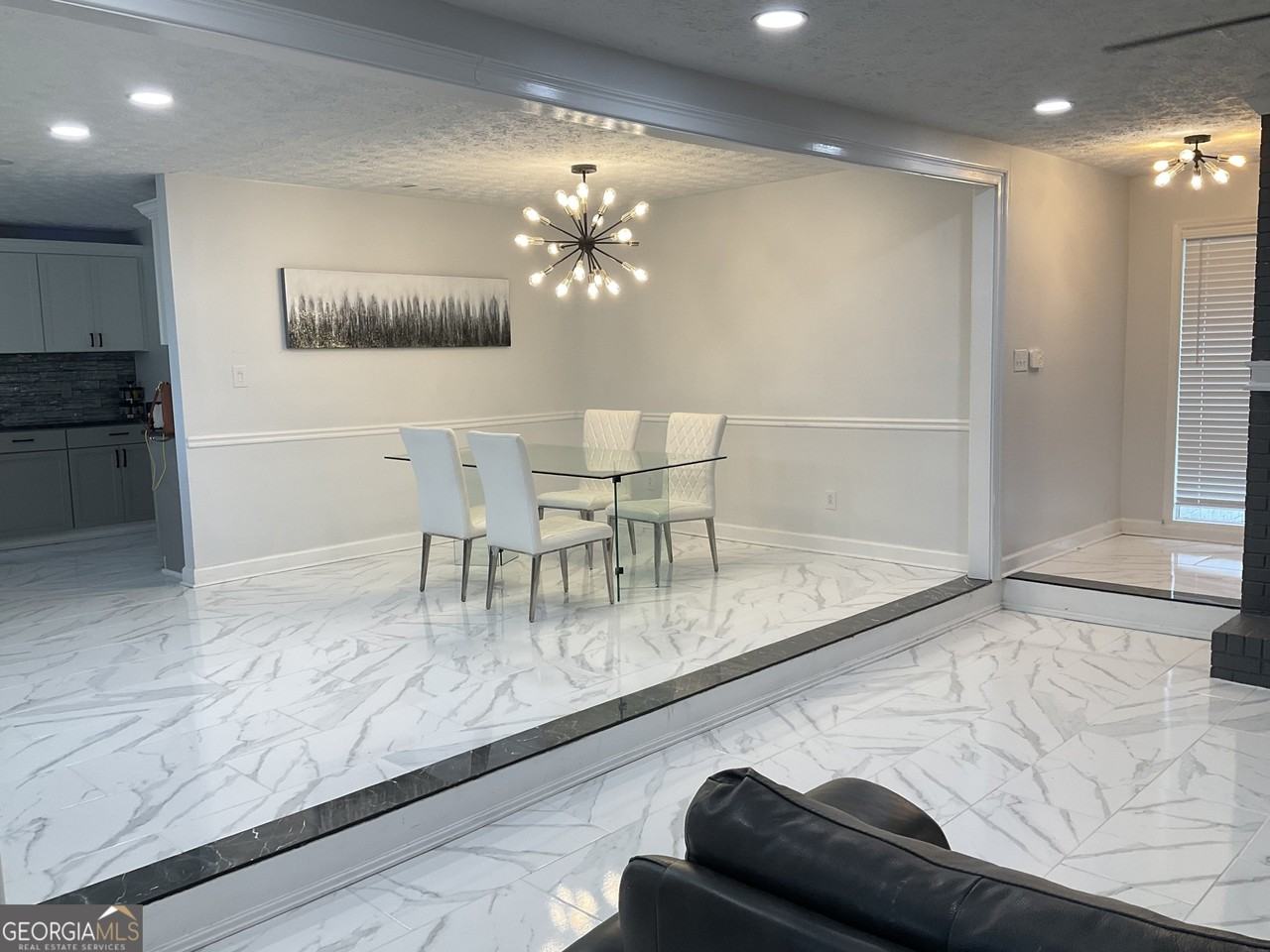 558 Kenwood Rd - Photo 6 of 22