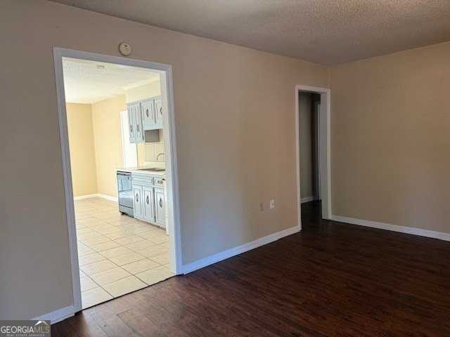 114 Pamela Way Unit B - Photo 3 of 10