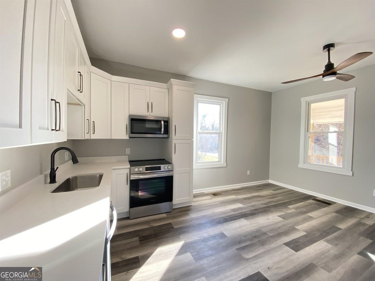 607 S Lee St Unit B - Photo 3 of 14