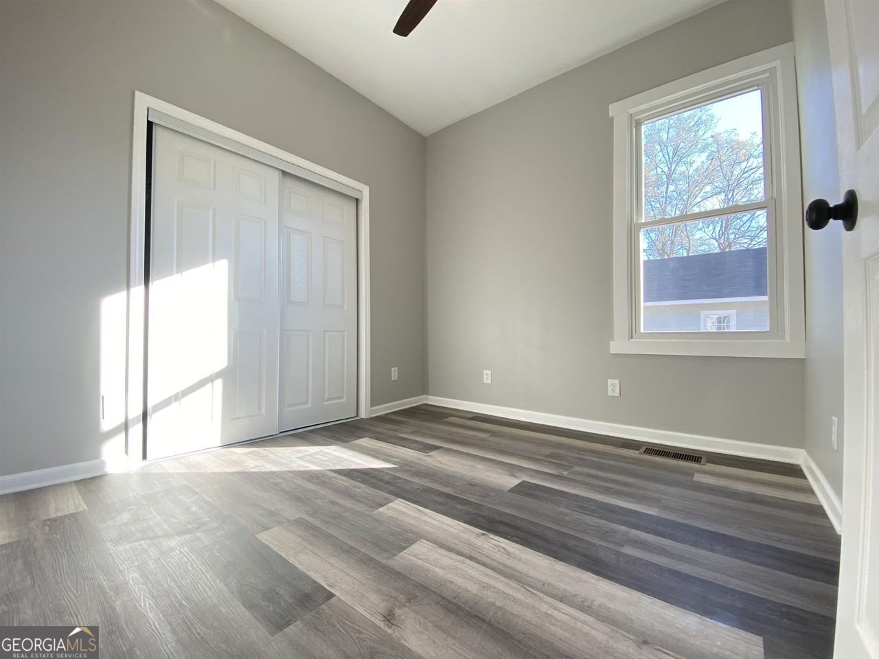 607 S Lee St Unit B - Photo 5 of 14