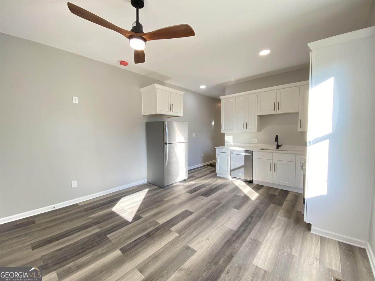 607 S Lee St Unit B - Photo 7 of 14