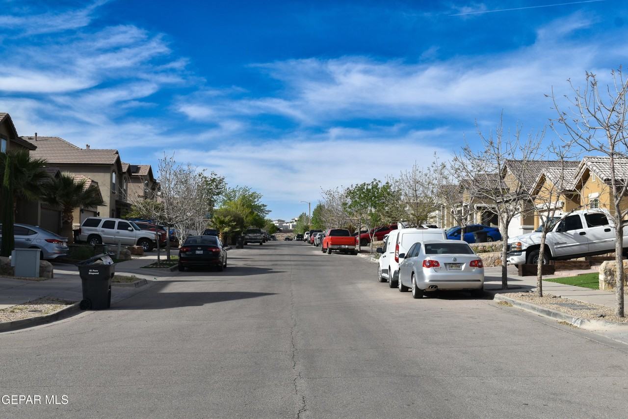 300 Saltford Dr - Photo 6 of 48