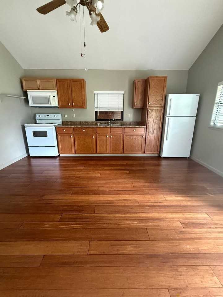2795 Dennis St - Photo 2 of 6