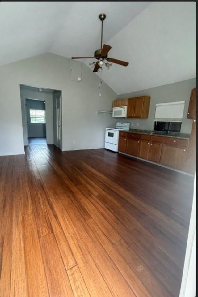 2795 Dennis St - Photo 3 of 6