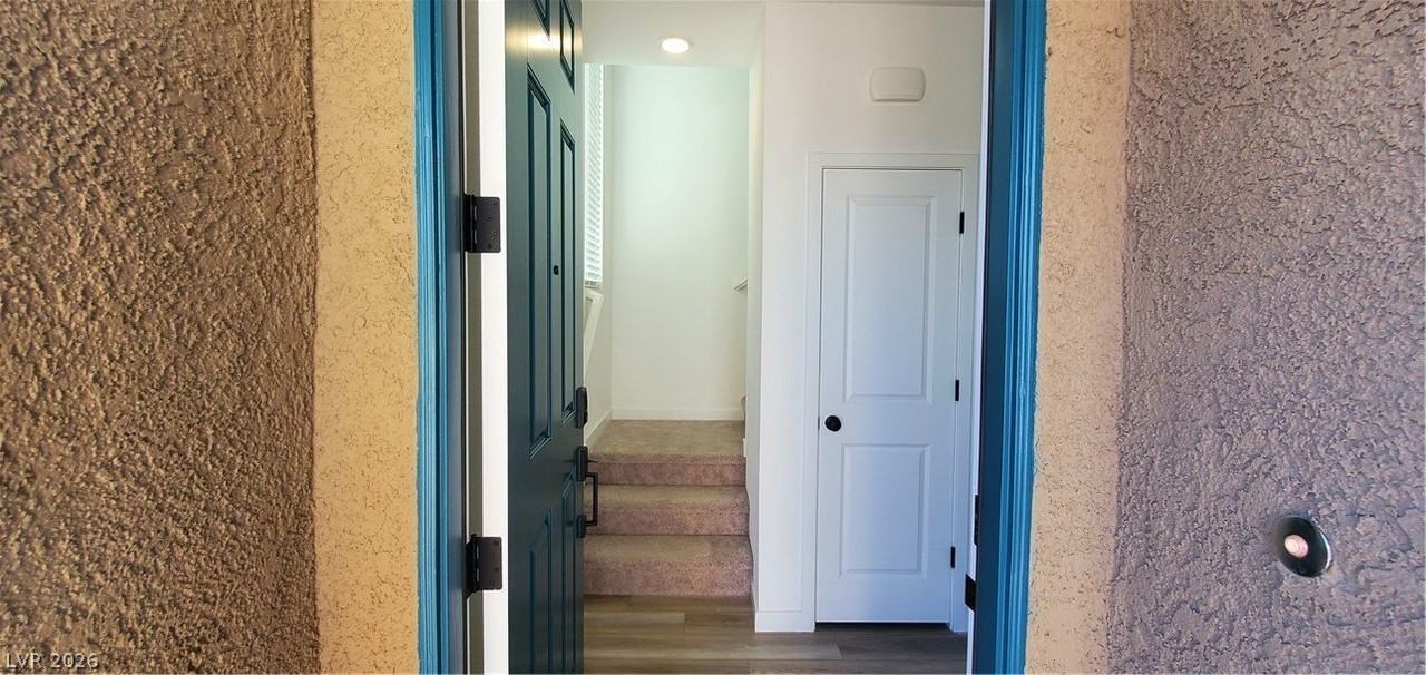 176 Freeport View Pl - Photo 3 of 33