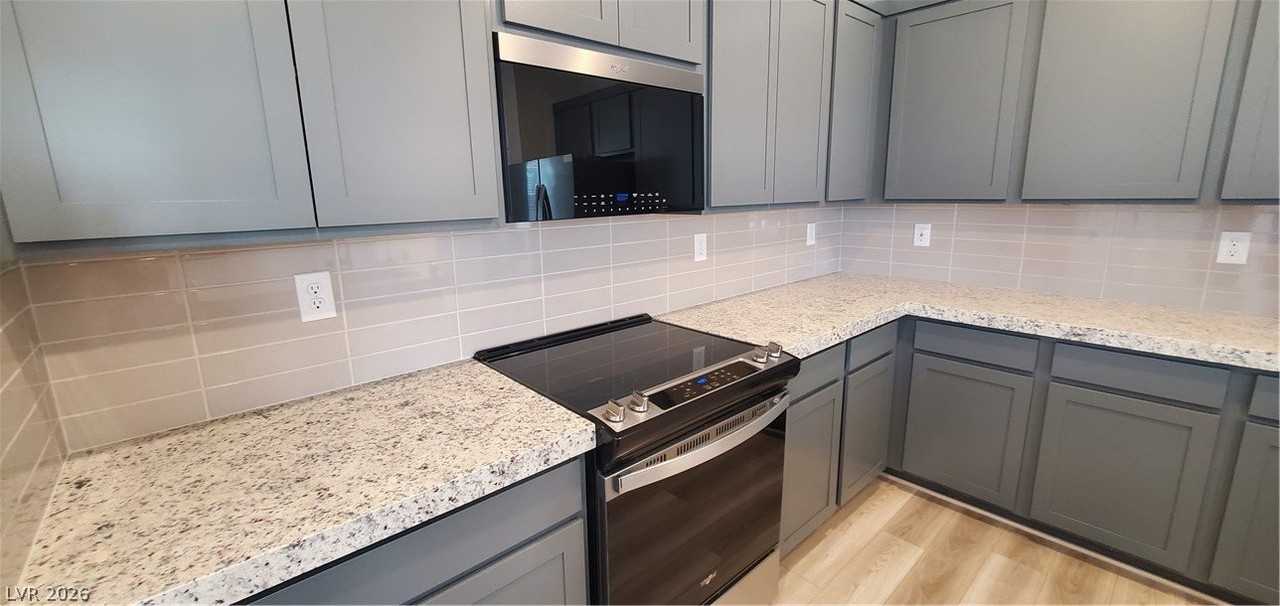 176 Freeport View Pl - Photo 6 of 33