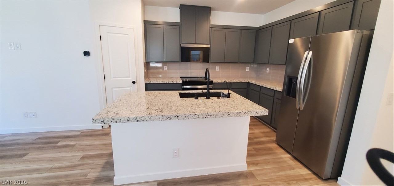 176 Freeport View Pl - Photo 7 of 33