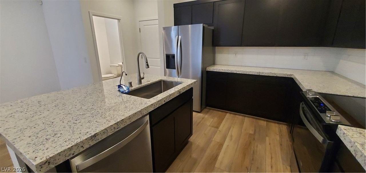 184 Wewatta Ave - Photo 7 of 32