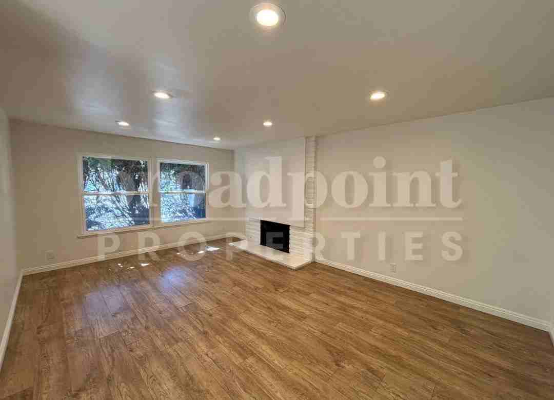 702 Pitman St #MAIN - Photo 3 of 17