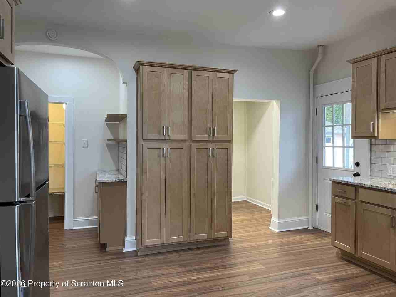 1064 Lincoln St Apt B - Photo 3 of 20